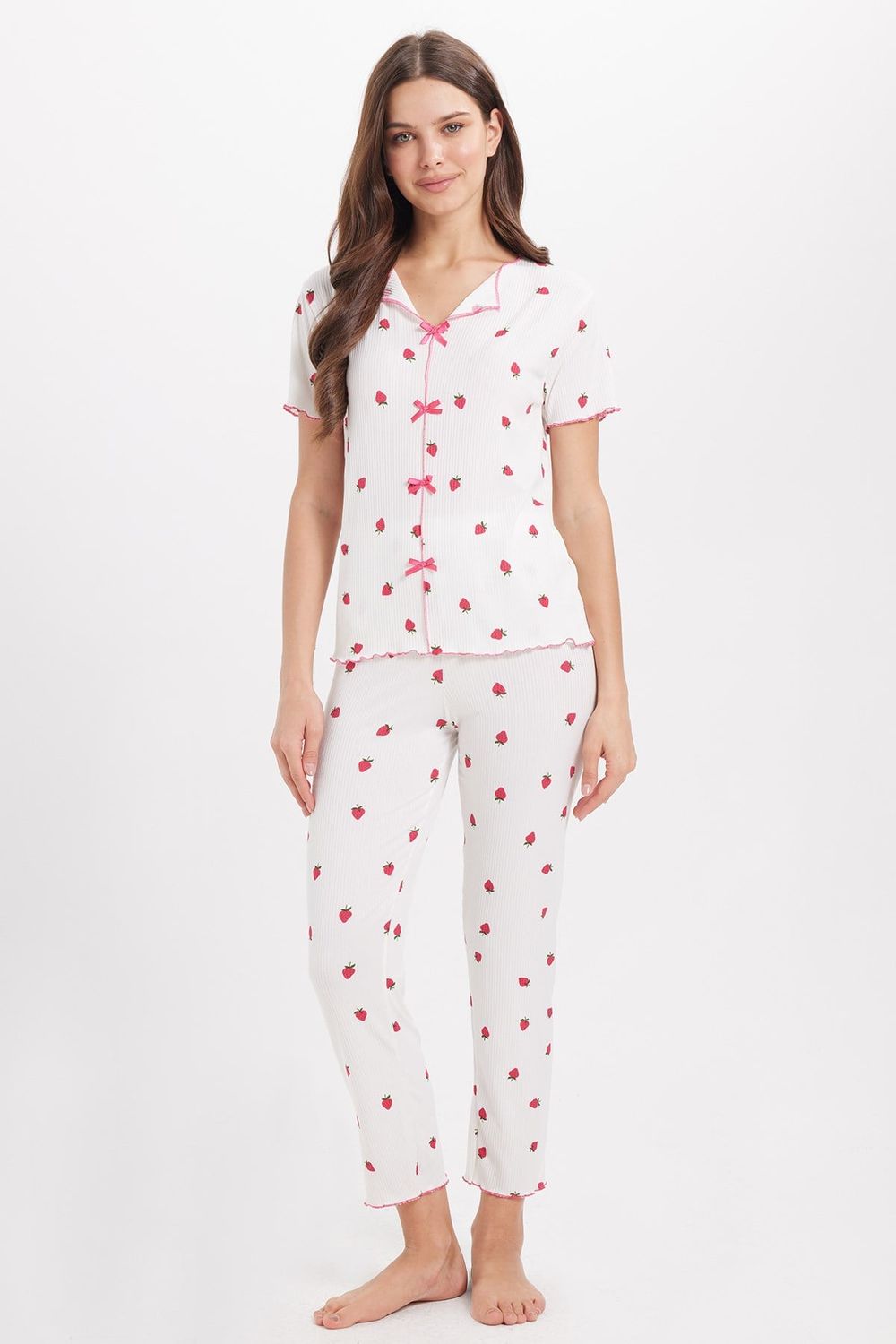 Kadın Standart Fit Normal Kesim Fitilli Görünüm Fiyonk Detaylı Kısa Kol Baskılı Ekru Pijama Takımı