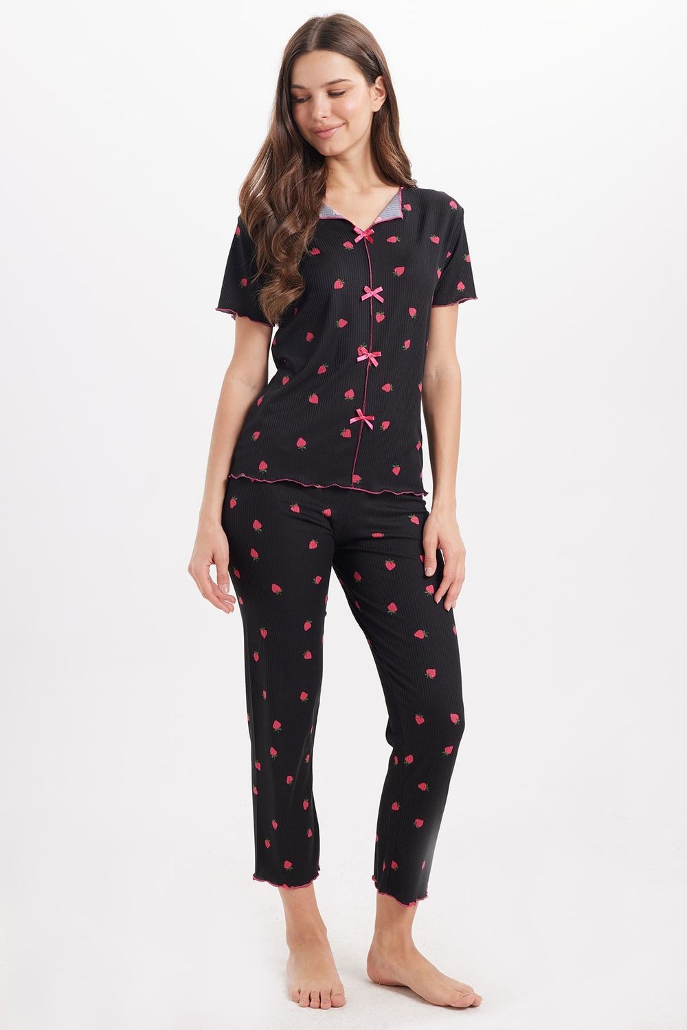 Kadın Standart Fit Normal Kesim Bisiklet Yaka Kısa Kollu Baskılı Siyah Pijama Takımı