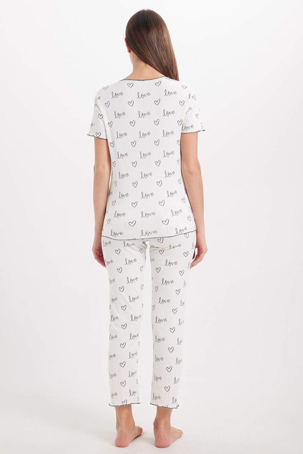 Kadın Standart Fit Normal Kesim Fitilli Görünüm Fiyonk Detaylı Kısa Kol Baskılı Beyaz Pijama Takımı
