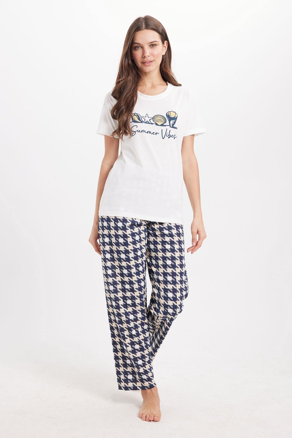 Kadın Regular Fit Klasik Kesim Pamuklu Bisiklet Yaka Kısa Kollu Baskılı Beyaz Pijama Takımı