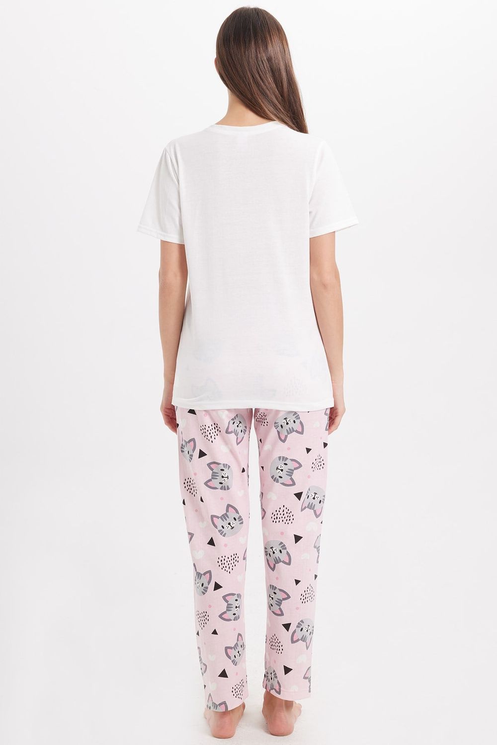 Kadın Regular Fit Klasik Kesim Pamuklu Bisiklet Yaka Kısa Kollu Baskılı Beyaz Pijama Takımı