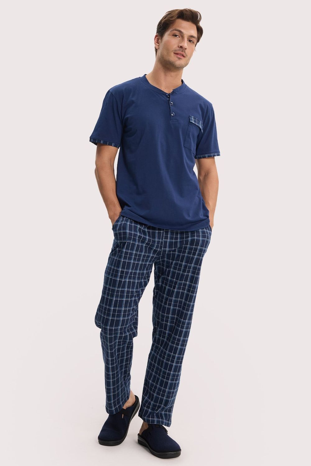 Erkek Standart Fit Normal Kesim Pamuklu Kısa Kollu Bisiklet Yaka Cepli Lacivert Pijama Takımı
