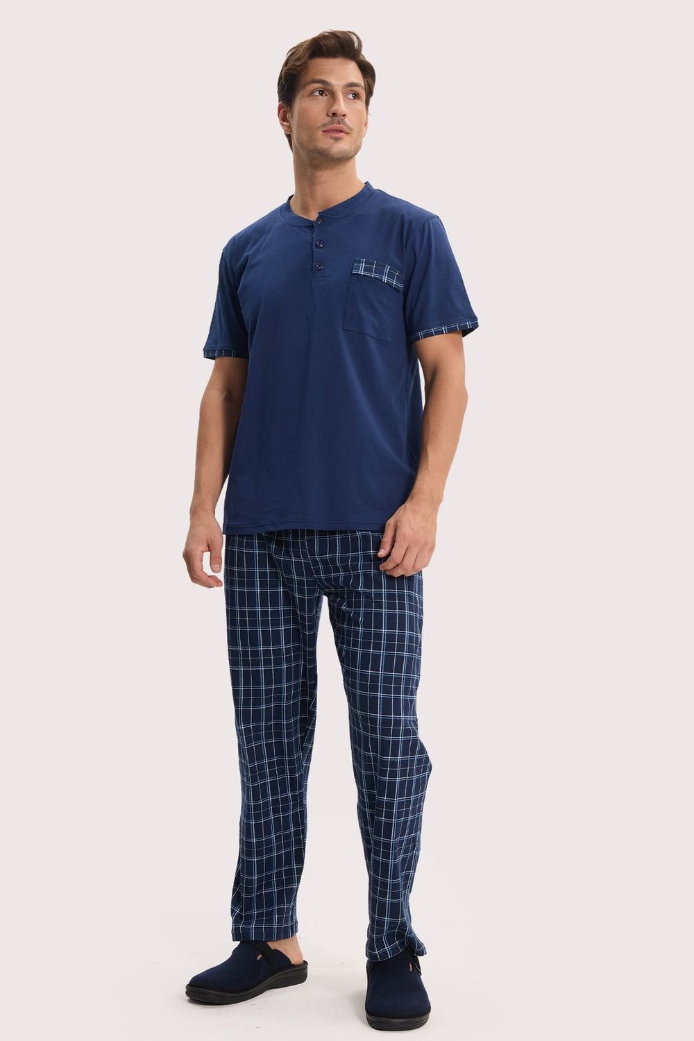 Erkek Standart Fit Normal Kesim Pamuklu Kısa Kollu Bisiklet Yaka Cepli Lacivert Pijama Takımı