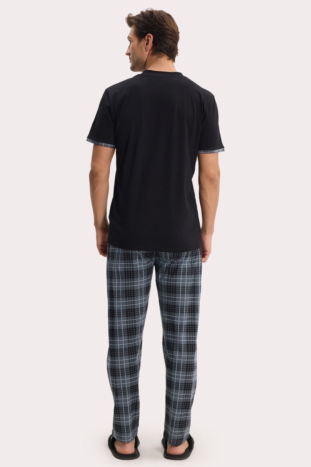 Erkek Standart Fit Normal Kesim Pamuklu Kısa Kollu Bisiklet Yaka Cepli Siyah Pijama Takımı