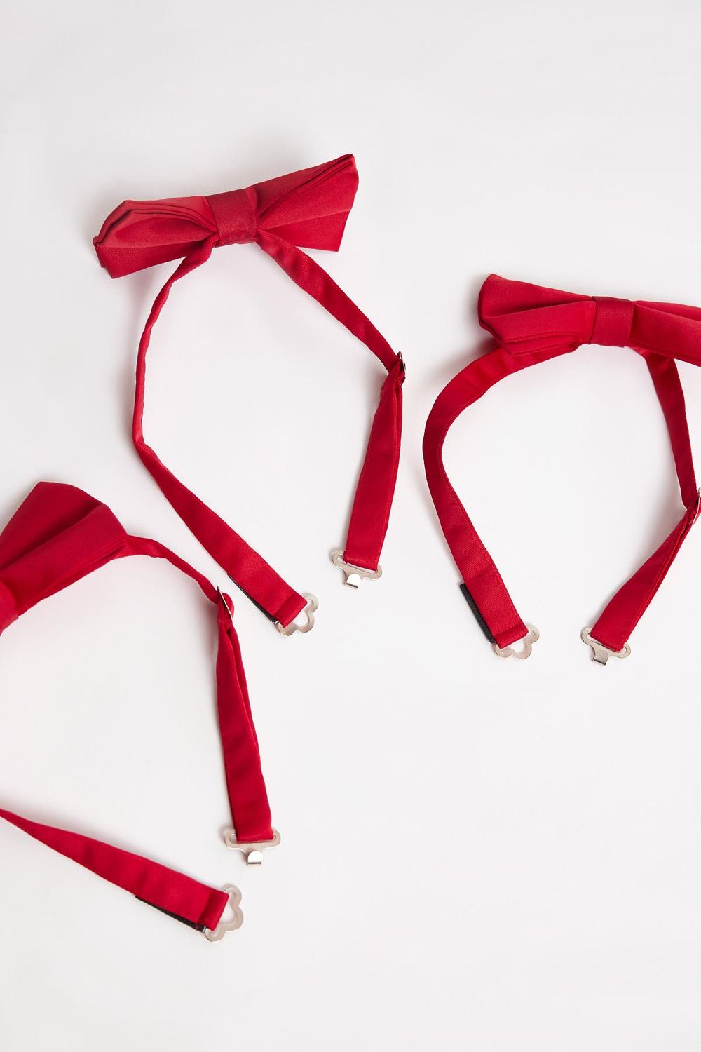 TRIPLE BOW TIE