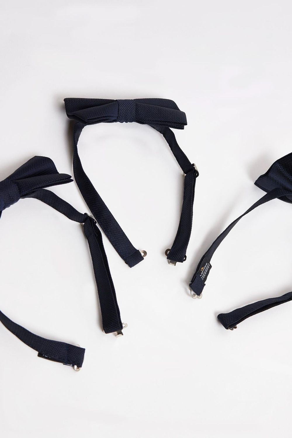 TRIPLE BOW TIE
