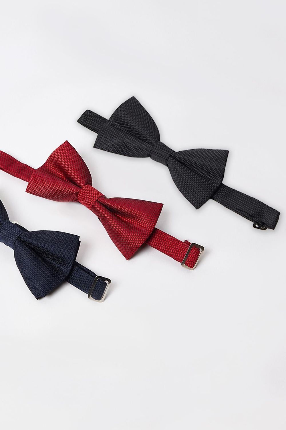 TRIPLE BOW TIE