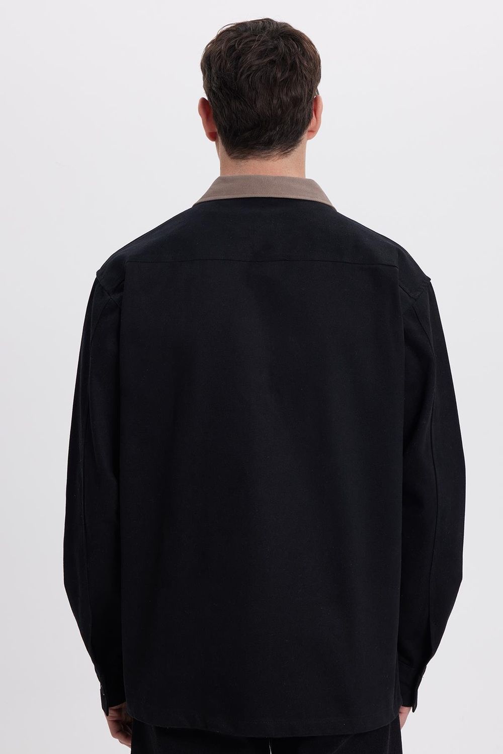 Erkek Relax Fit Rahat Kesim Gabardin Düz Fermuarlı Kanguru Cepli Kontrast Yaka Siyah Gömlek Ceket