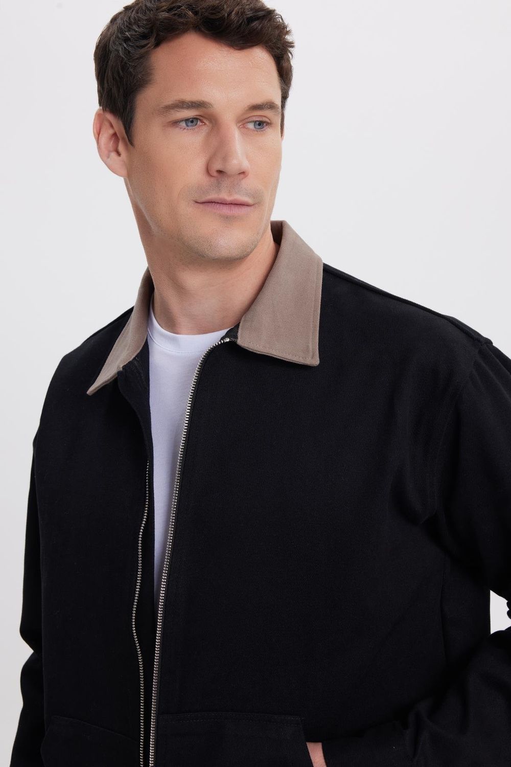 Erkek Relax Fit Rahat Kesim Gabardin Düz Fermuarlı Kanguru Cepli Kontrast Yaka Siyah Gömlek Ceket