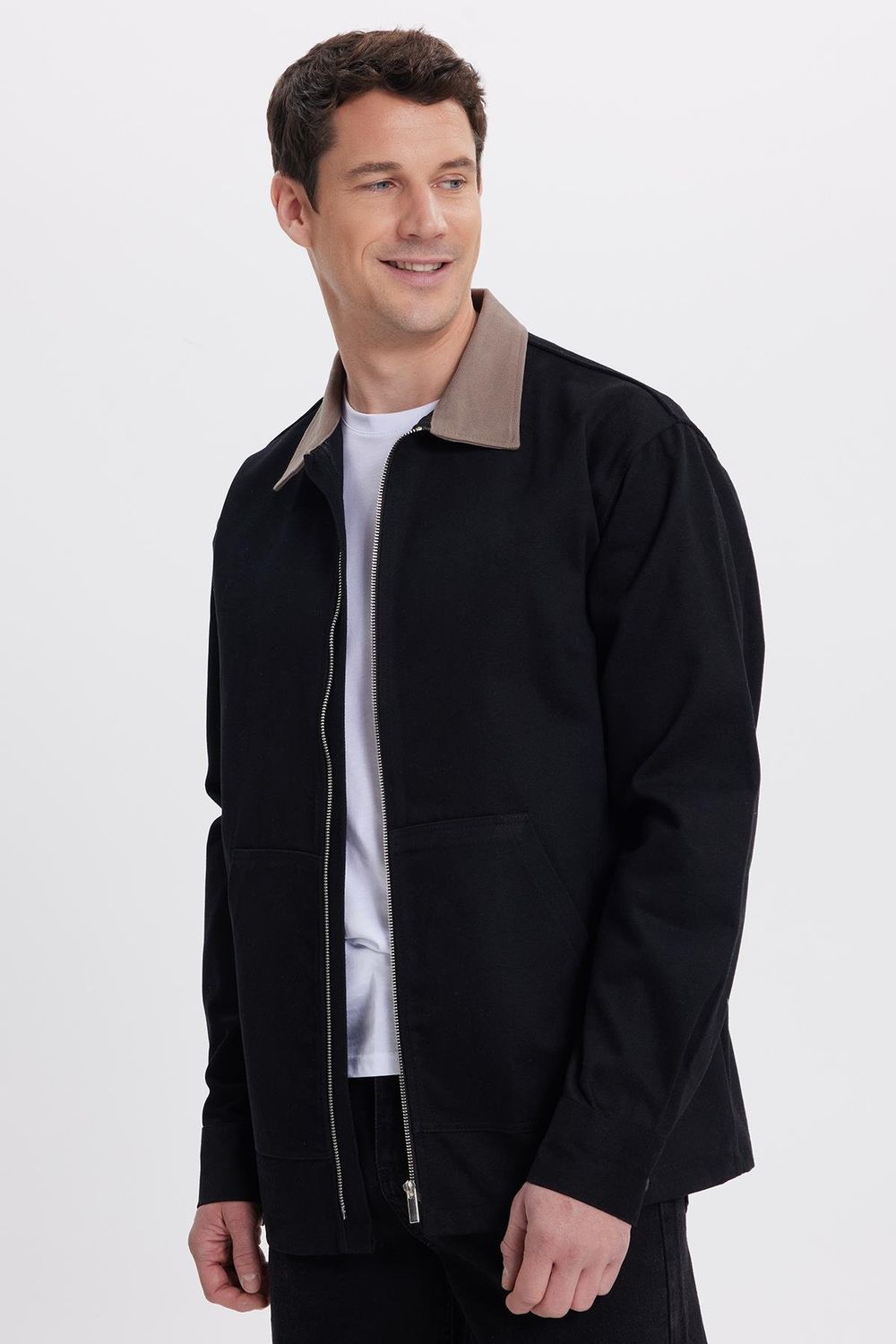 Erkek Relax Fit Rahat Kesim Gabardin Düz Fermuarlı Kanguru Cepli Kontrast Yaka Siyah Gömlek Ceket