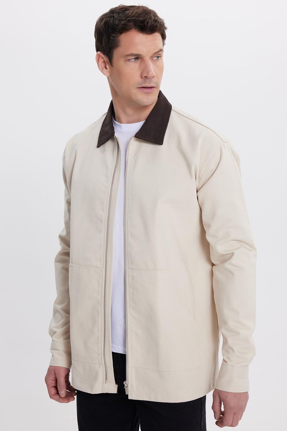 Erkek Relax Fit Rahat Kesim Gabardin Düz Fermuarlı Kanguru Cepli Kontrast Yaka Bej Gömlek Ceket