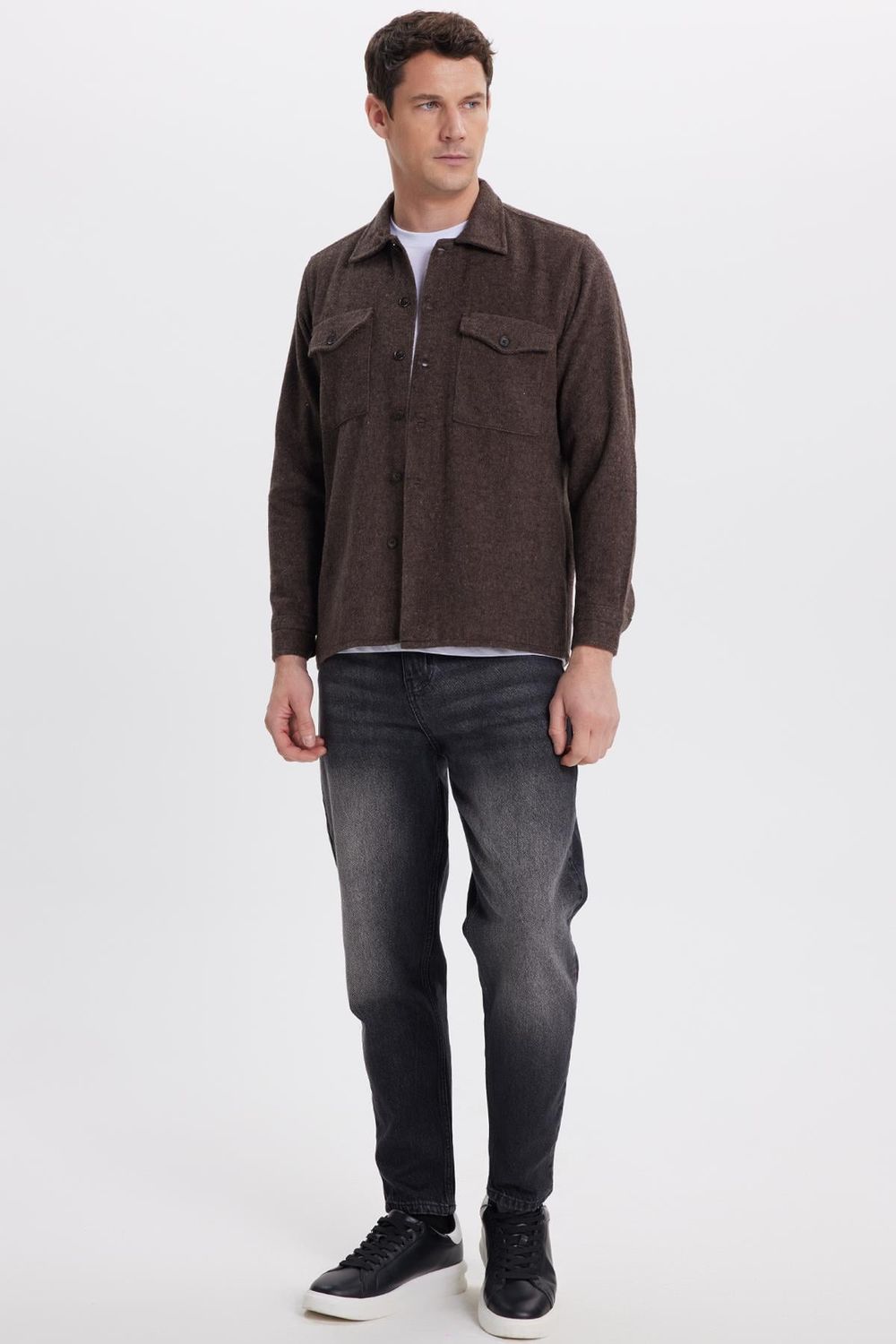 Erkek Regular Fit Rahat Kesim Çift Cep  Kapaklı Çıtçıtlı Kahverengi Gömlek
