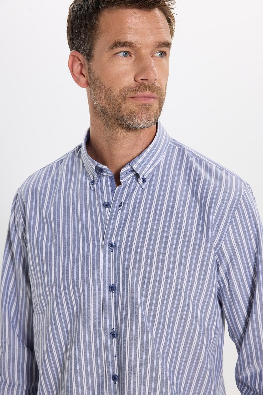 Erkek Regular Fit Rahat Kesim Düğmeli Yaka Uzun Kol Çizgili Pamuklu Lacivert Gömlek