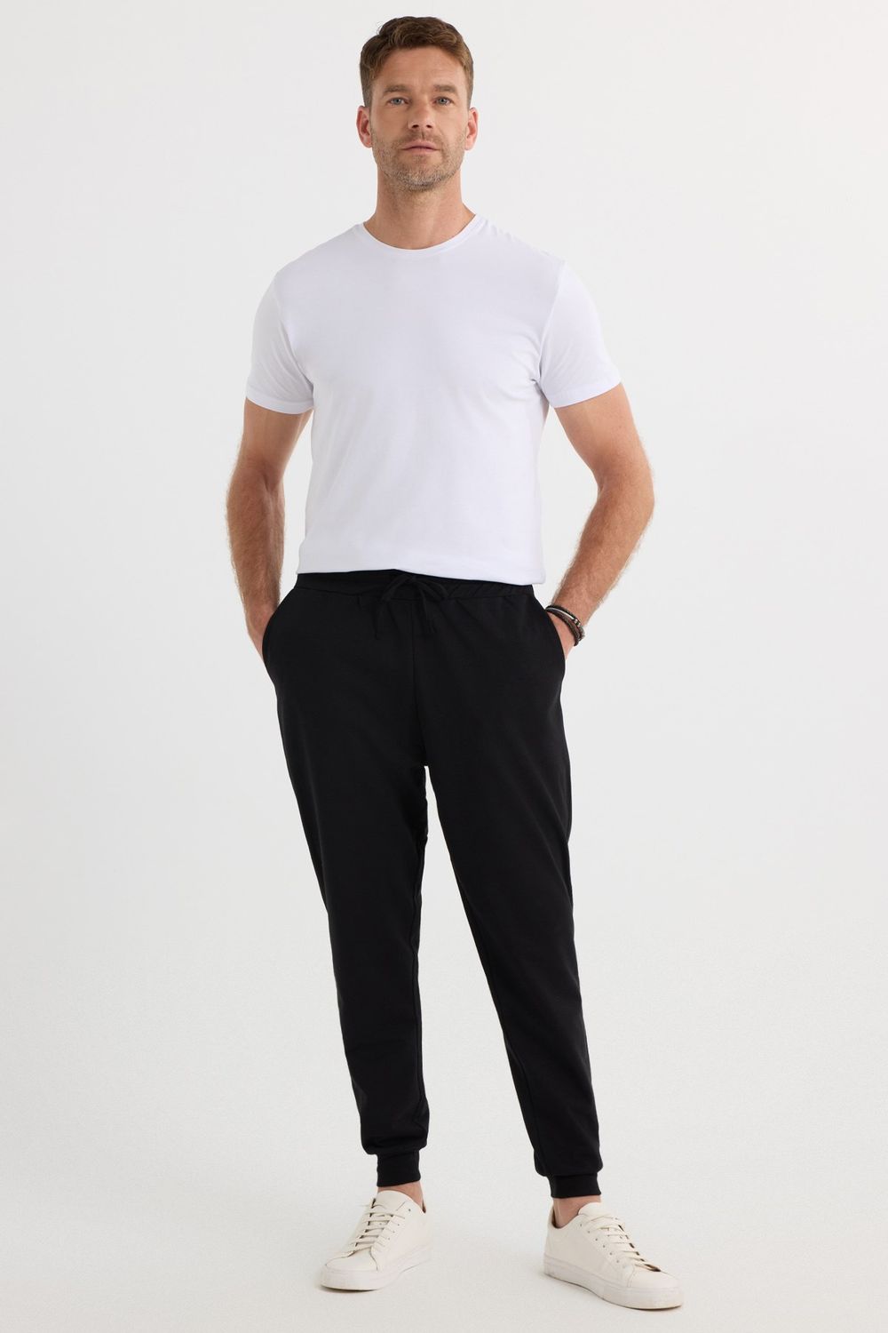 Erkek Regular Fit Klasik Kesim Beli Bağcıklı Jogger Cepli Lastikli Paça Siyah Eşofman Altı