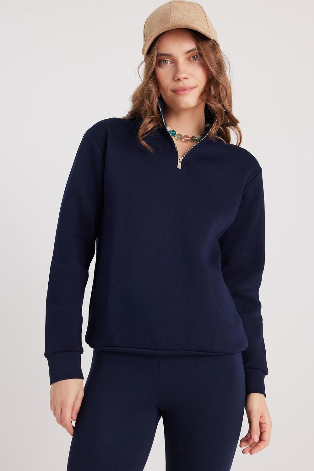 Kadın Relax Fit Rahat Kesim Pamuklu İçi Polarlı Yarım Fermuarlı Lacivert Dik Yaka Sweatshirt
