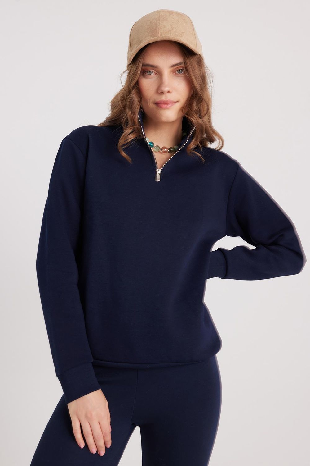 Kadın Relax Fit Rahat Kesim Pamuklu İçi Polarlı Yarım Fermuarlı Lacivert Dik Yaka Sweatshirt