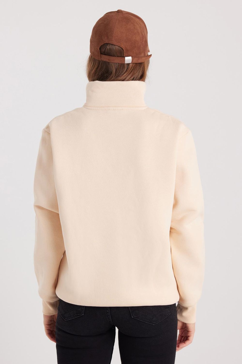 Kadın Relax Fit Rahat Kesim Pamuklu İçi Polarlı Yarım Fermuarlı Ekru Dik Yaka Sweatshirt