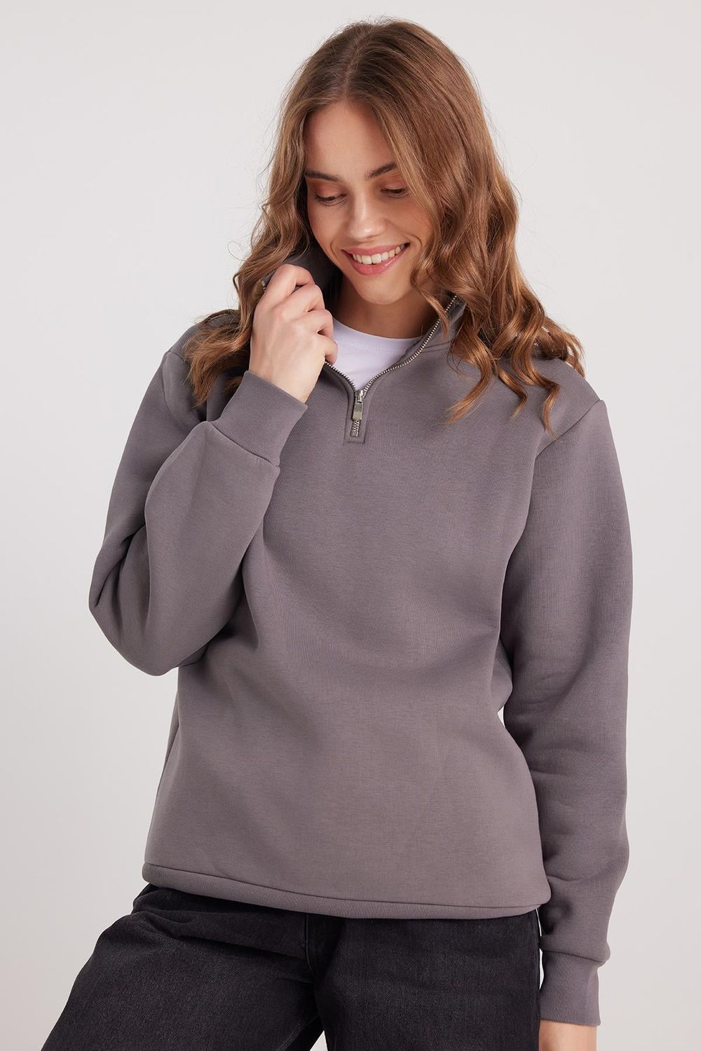 Kadın Relax Fit Rahat Kesim Pamuklu İçi Polarlı Yarım Fermuarlı Gri Dik Yaka Sweatshirt