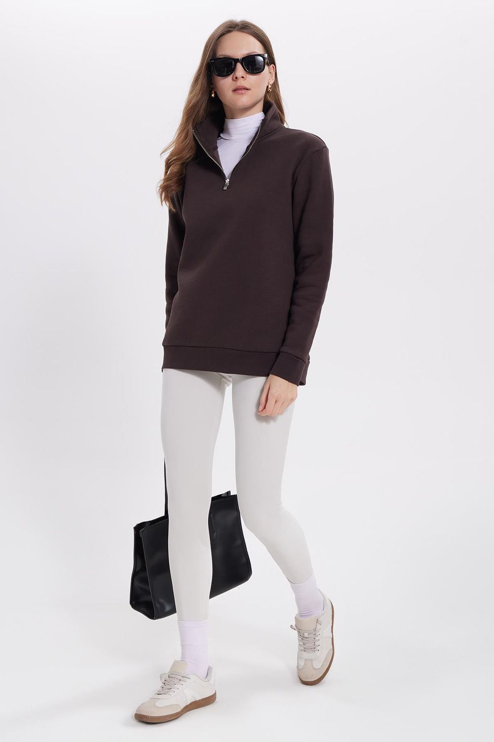 Kadın Relax Fit Rahat Kesim Pamuklu İçi Polarlı Yarım Fermuarlı Kahverengi Dik Yaka Sweatshirt