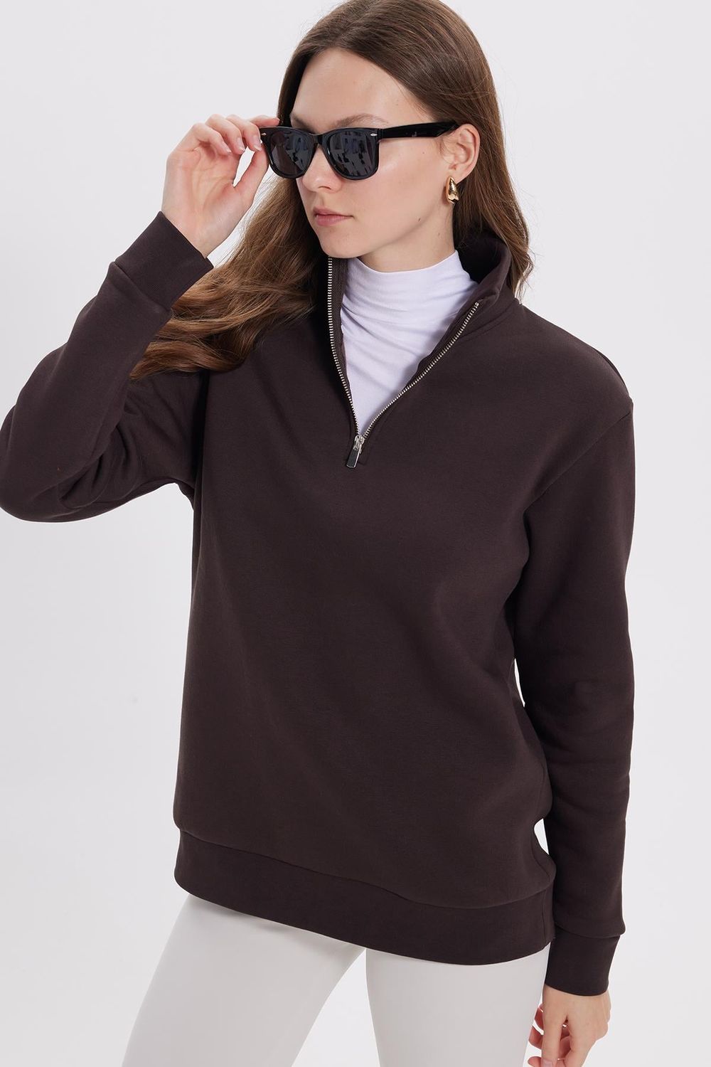 Kadın Relax Fit Rahat Kesim Pamuklu İçi Polarlı Yarım Fermuarlı Kahverengi Dik Yaka Sweatshirt