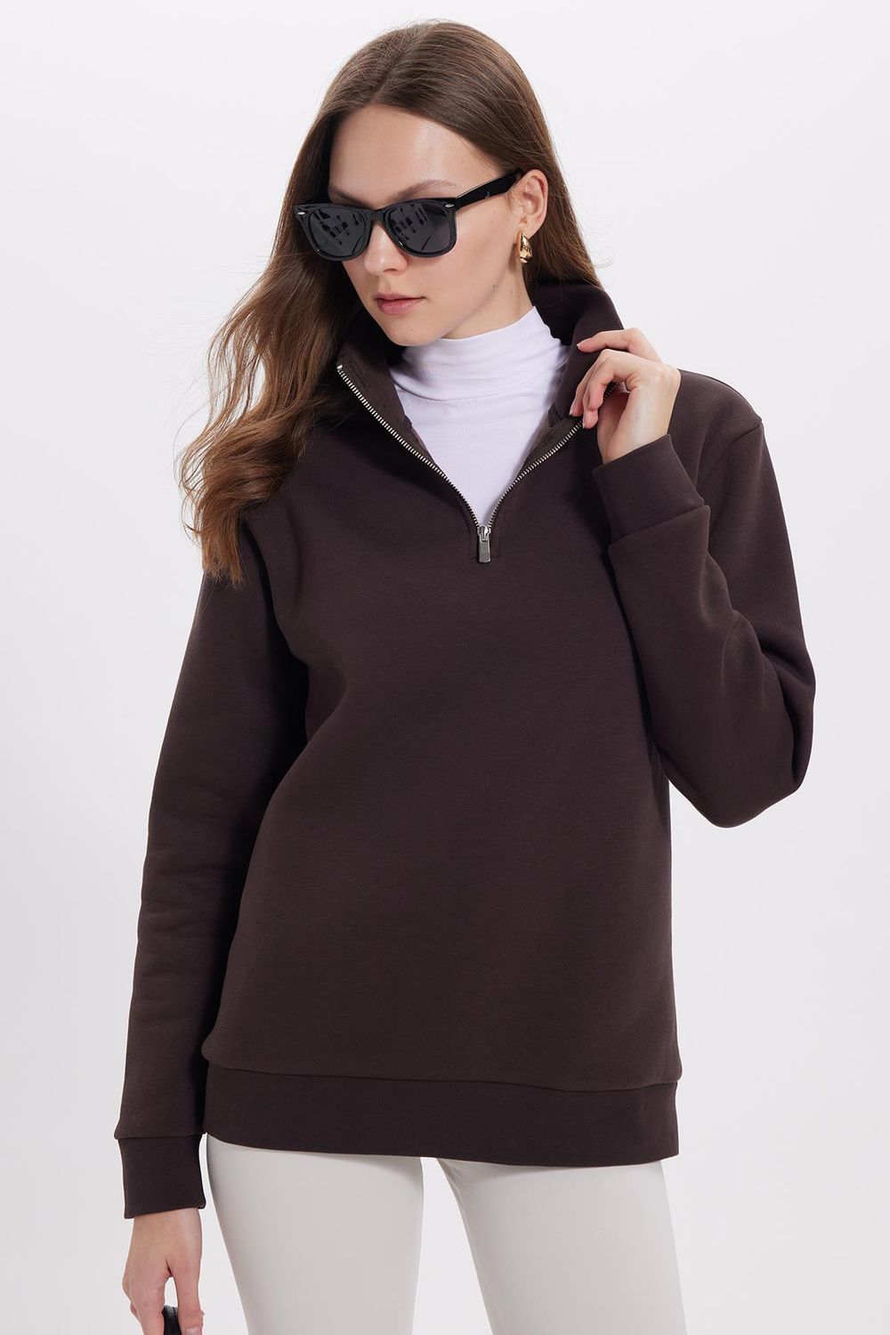 Kadın Relax Fit Rahat Kesim Pamuklu İçi Polarlı Yarım Fermuarlı Kahverengi Dik Yaka Sweatshirt