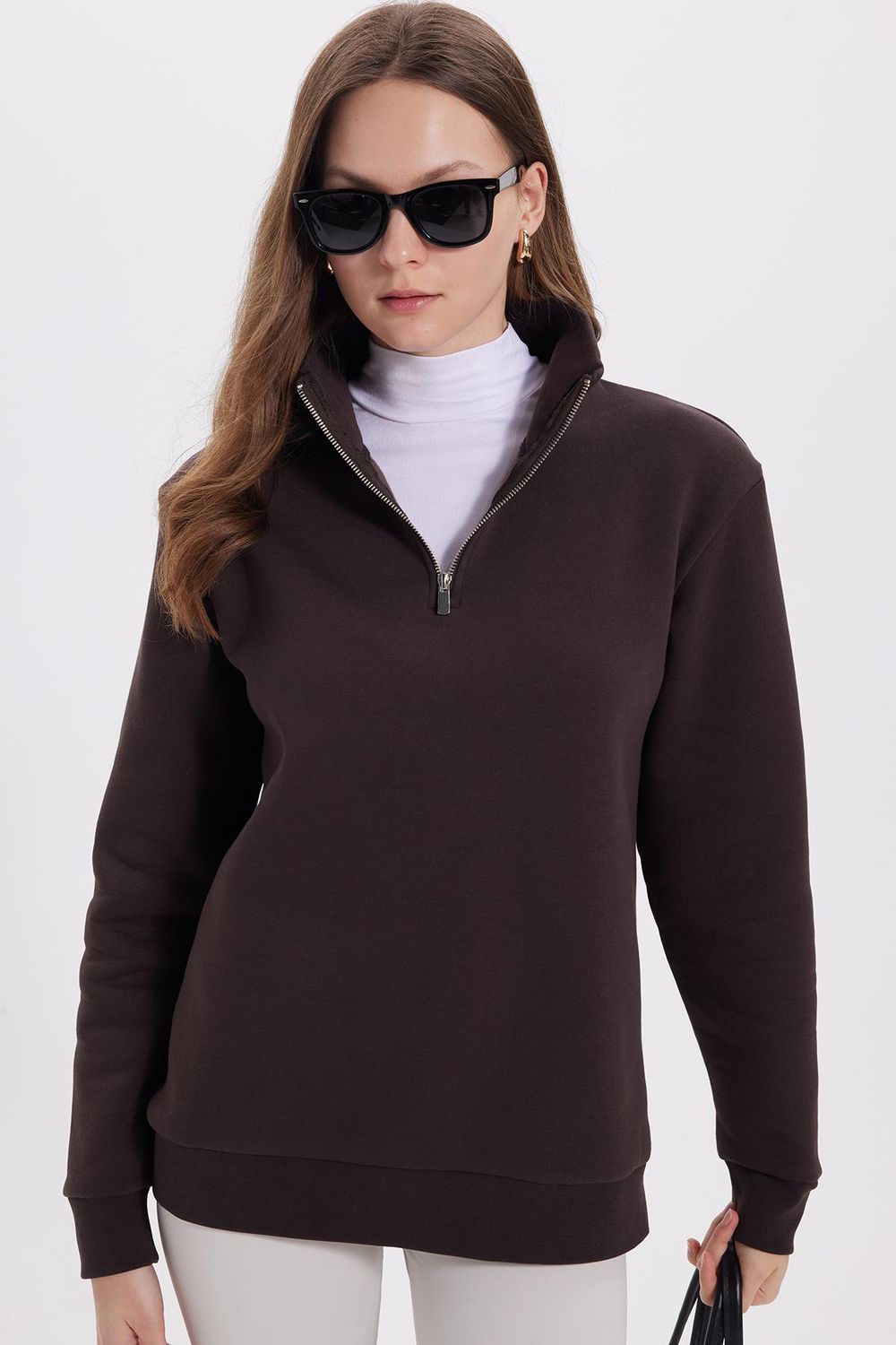 Kadın Relax Fit Rahat Kesim Pamuklu İçi Polarlı Yarım Fermuarlı Kahverengi Dik Yaka Sweatshirt
