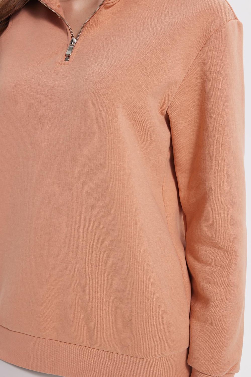 Kadın Relax Fit Rahat Kesim Pamuklu İçi Polarlı Yarım Fermuarlı Yavruağzı Dik Yaka Sweatshirt