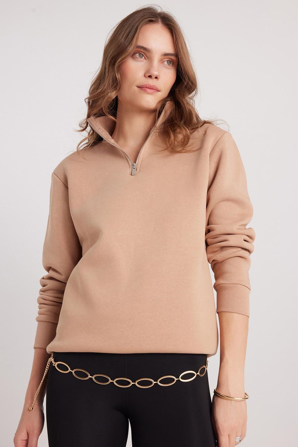 Kadın Relax Fit Rahat Kesim Pamuklu İçi Polarlı Yarım Fermuarlı Taş Renk Dik Yaka Sweatshirt