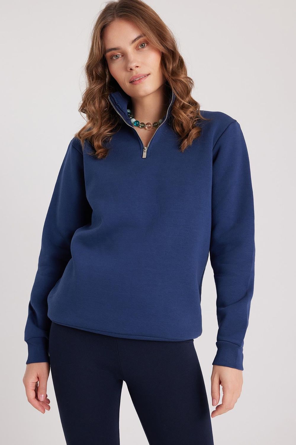 Kadın Relax Fit Rahat Kesim Pamuklu İçi Polarlı Yarım Fermuarlı Lacivert Dik Yaka Sweatshirt