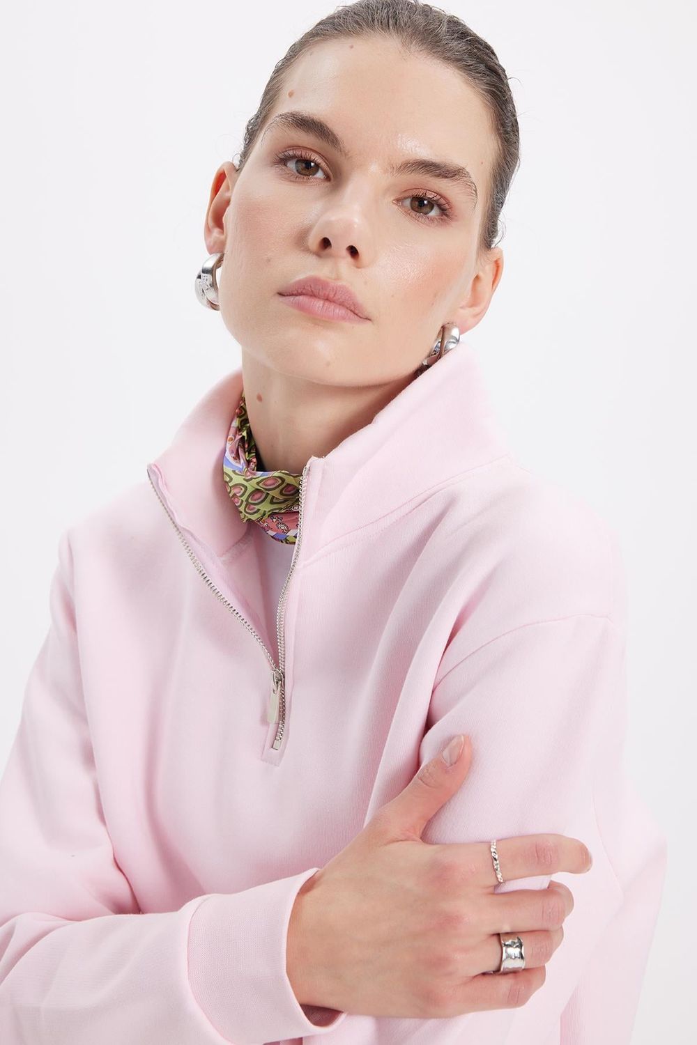 Kadın Relax Fit Rahat Kesim Pamuklu İçi Polarlı Yarım Fermuarlı Pembe Dik Yaka Sweatshirt