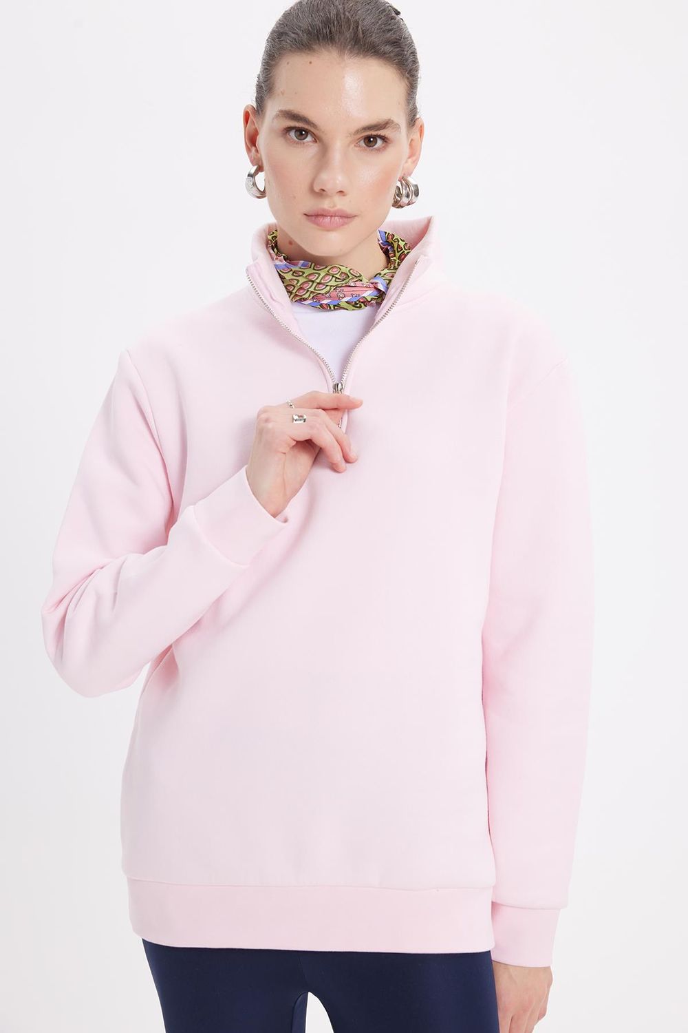 Kadın Relax Fit Rahat Kesim Pamuklu İçi Polarlı Yarım Fermuarlı Pembe Dik Yaka Sweatshirt
