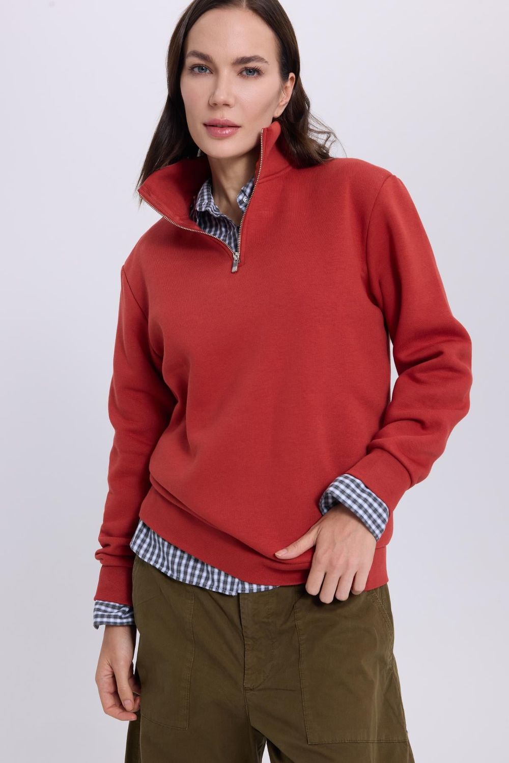 Kadın Relax Fit Rahat Kesim Pamuklu İçi Polarlı Yarım Fermuarlı Kırmızı Dik Yaka Sweatshirt