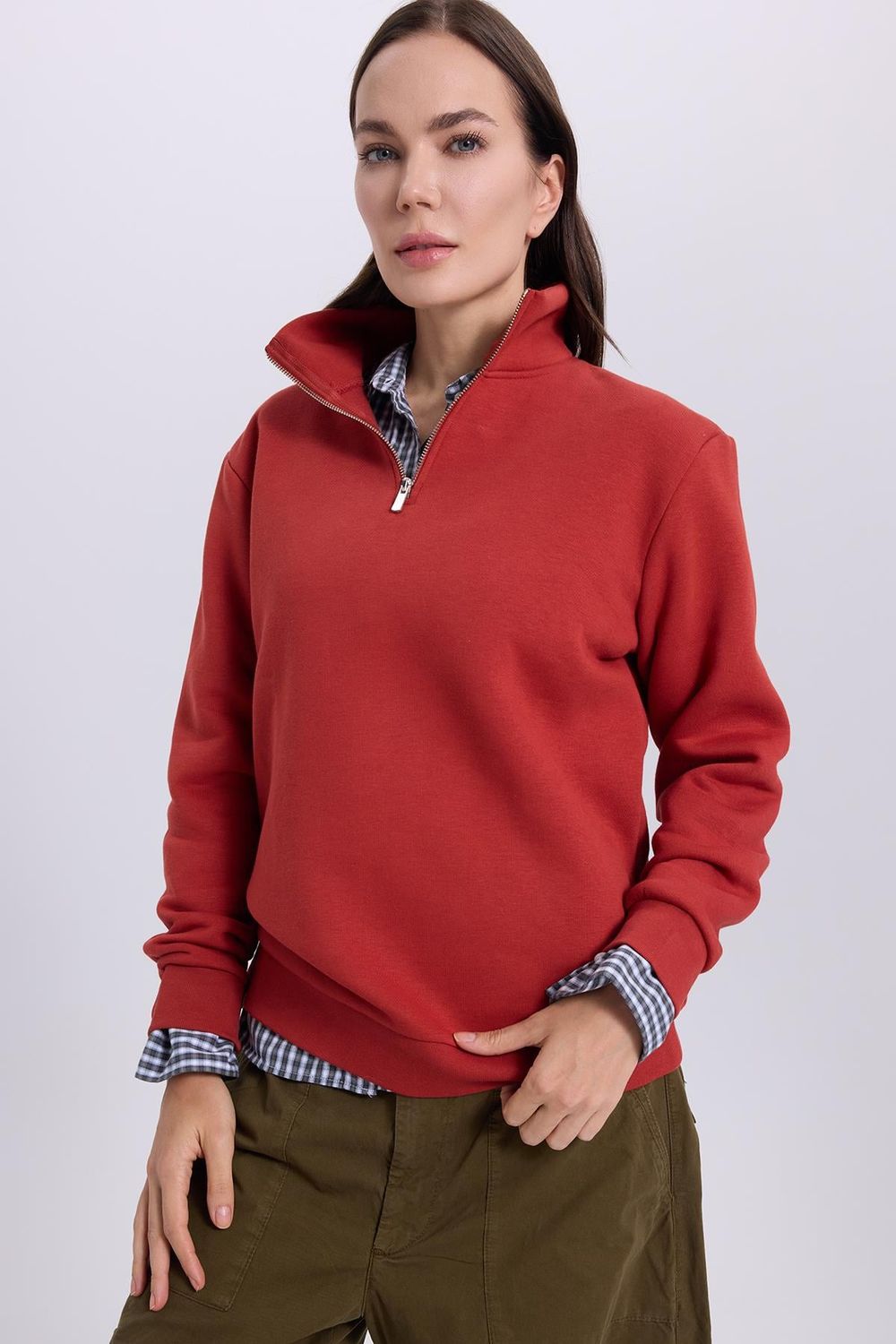 Kadın Relax Fit Rahat Kesim Pamuklu İçi Polarlı Yarım Fermuarlı Kırmızı Dik Yaka Sweatshirt