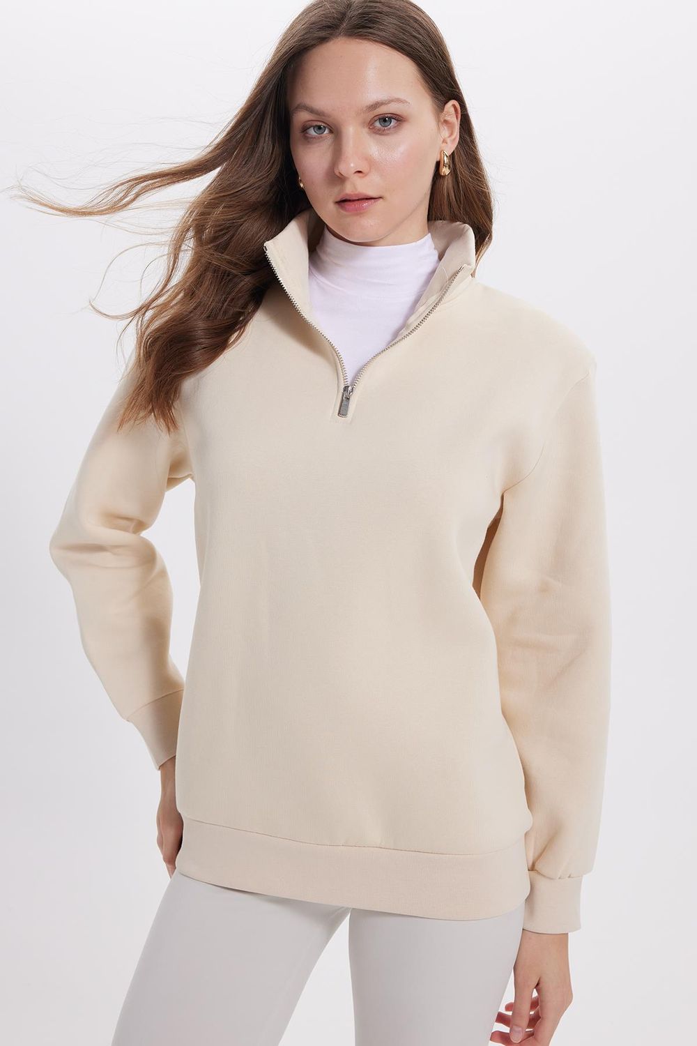 Kadın Relax Fit Rahat Kesim Pamuklu İçi Polarlı Yarım Fermuarlı Ekru Dik Yaka Sweatshirt