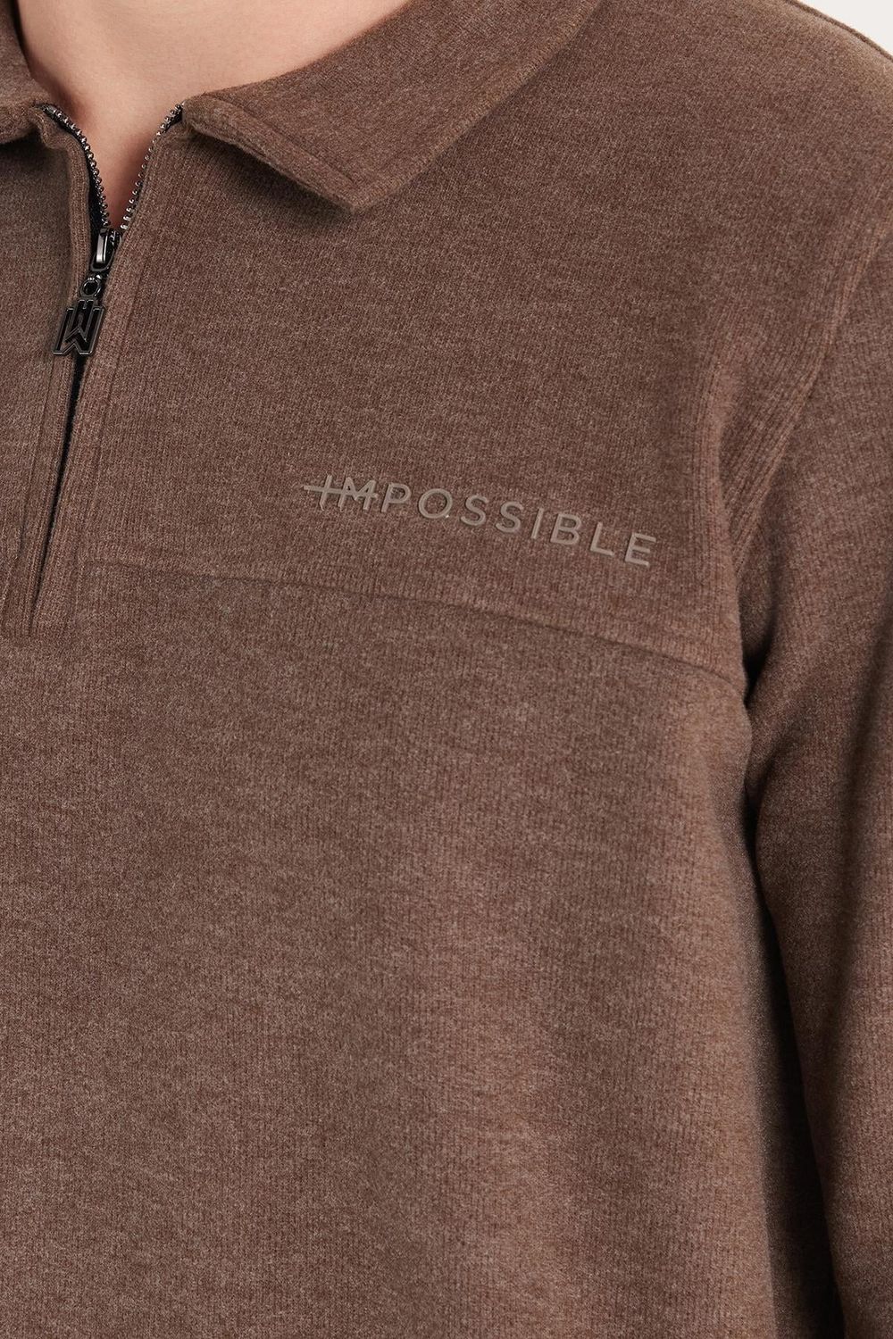 Erkek Standart Fit Pamuklu Selanik Kumaş Yarım Fermuarlı Polo Yaka Baskılı Tütün Rengi Sweatshirt