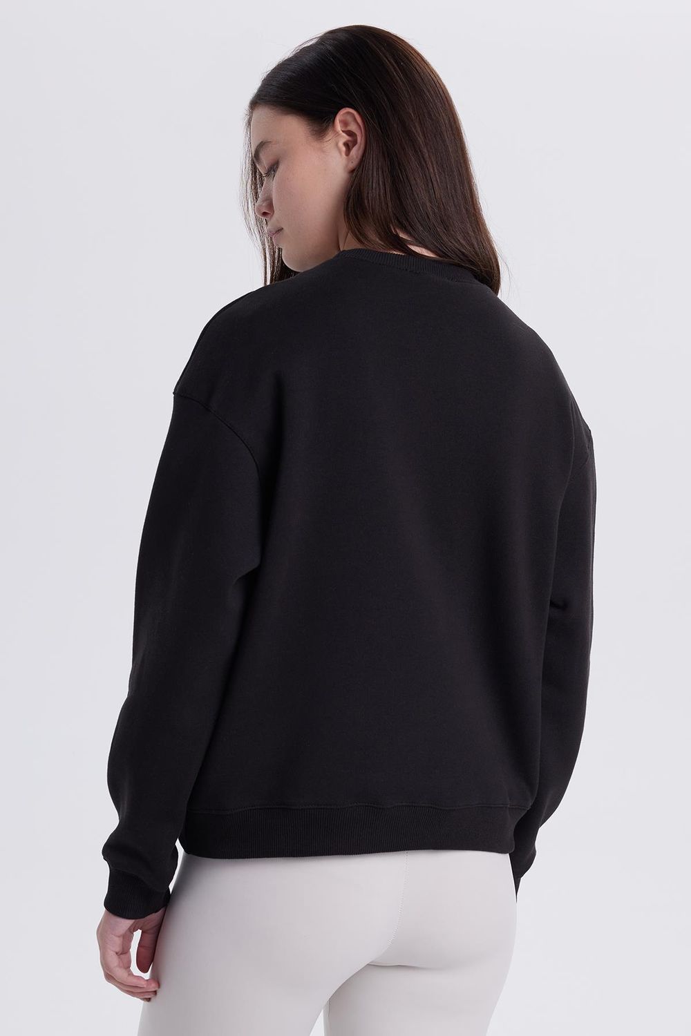 Kadın Oversize Geniş Kesim Pamuklu Bisiklet Yaka Siyah Sweatshirt