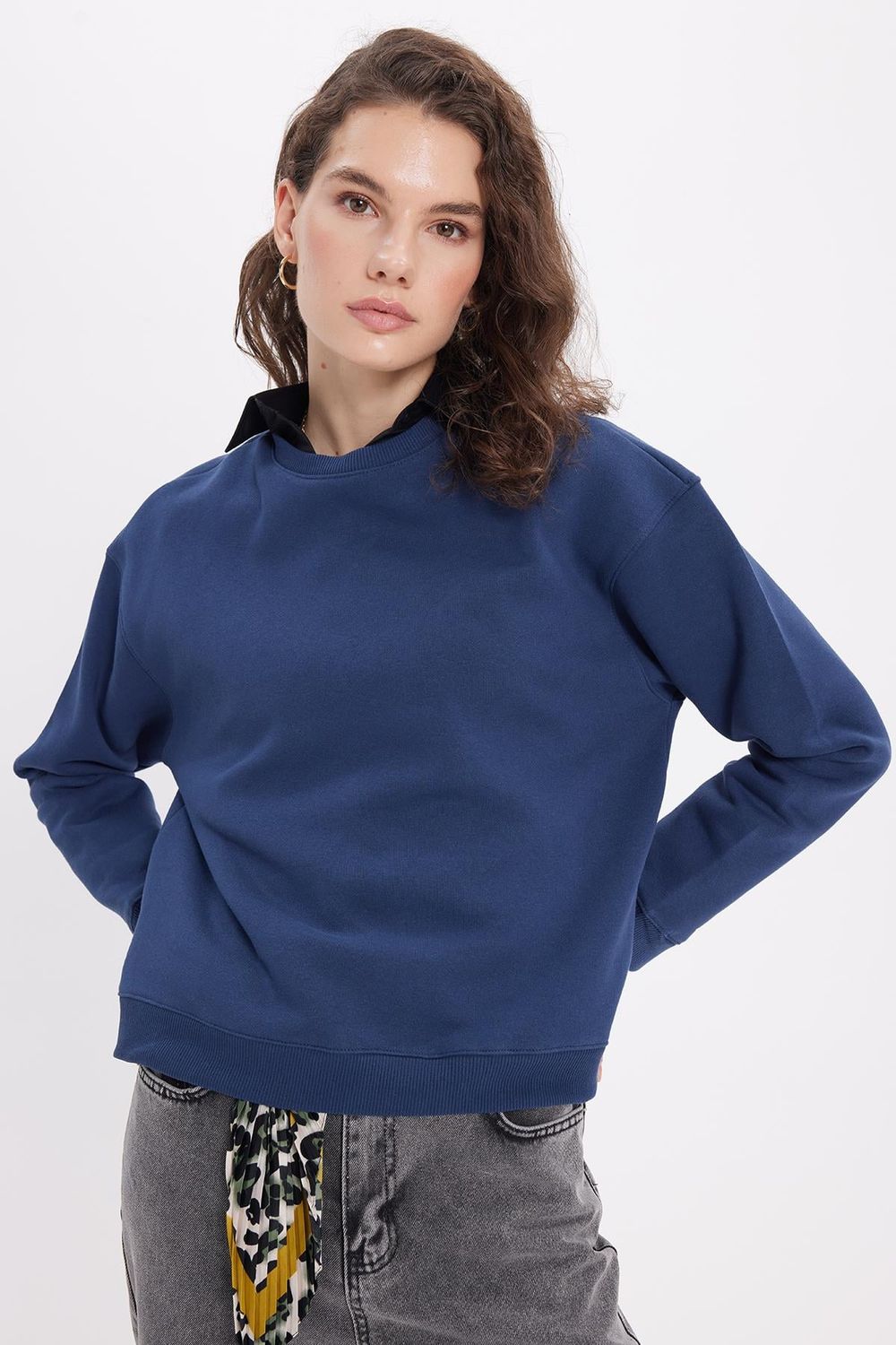 Kadın Oversize Geniş Kesim Pamuklu Bisiklet Yaka Lacivert Sweatshirt