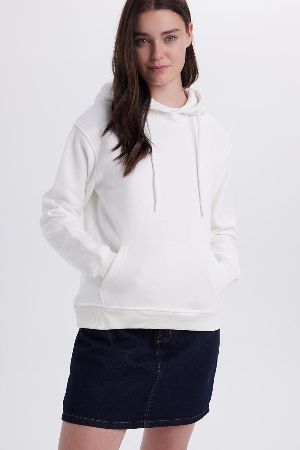 Kadın Relax Fit Rahat Kesim Pamuklu Kapüşonlu Kanguru Cepli Ekru Sweatshirt