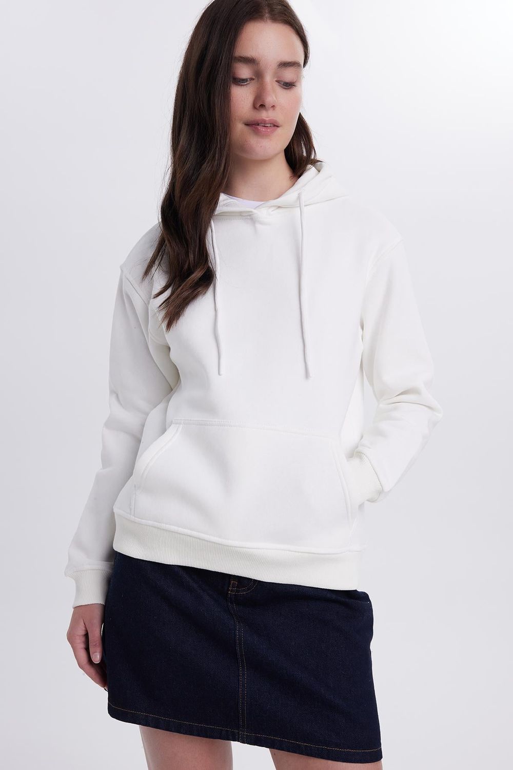 Kadın Relax Fit Rahat Kesim Pamuklu Kapüşonlu Kanguru Cepli Ekru Sweatshirt