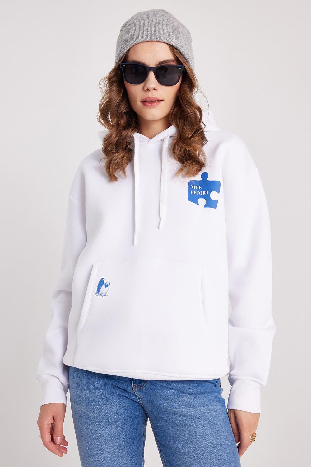 Kadın Oversize Geniş Kesim Pamuklu Yumuşak Dokulu İçi Polarlı Baskılı Beyaz Kapüşonlu Sweatshirt