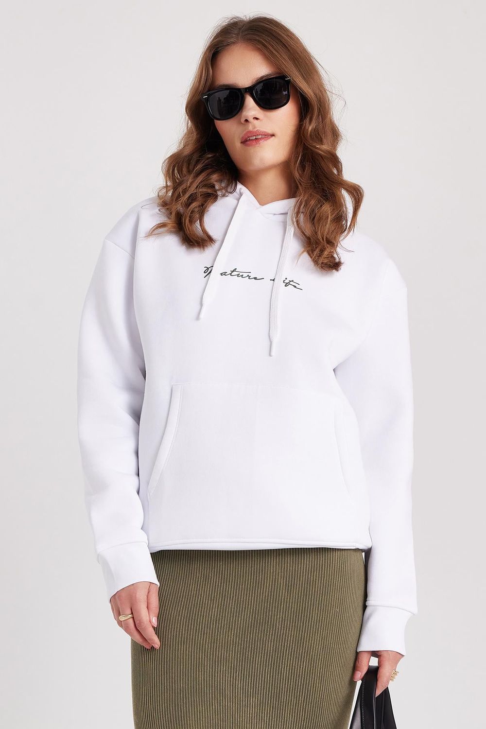 Kadın Oversize Geniş Kesim Pamuklu Yumuşak Dokulu İçi Polarlı Baskılı Beyaz Kapüşonlu Sweatshirt