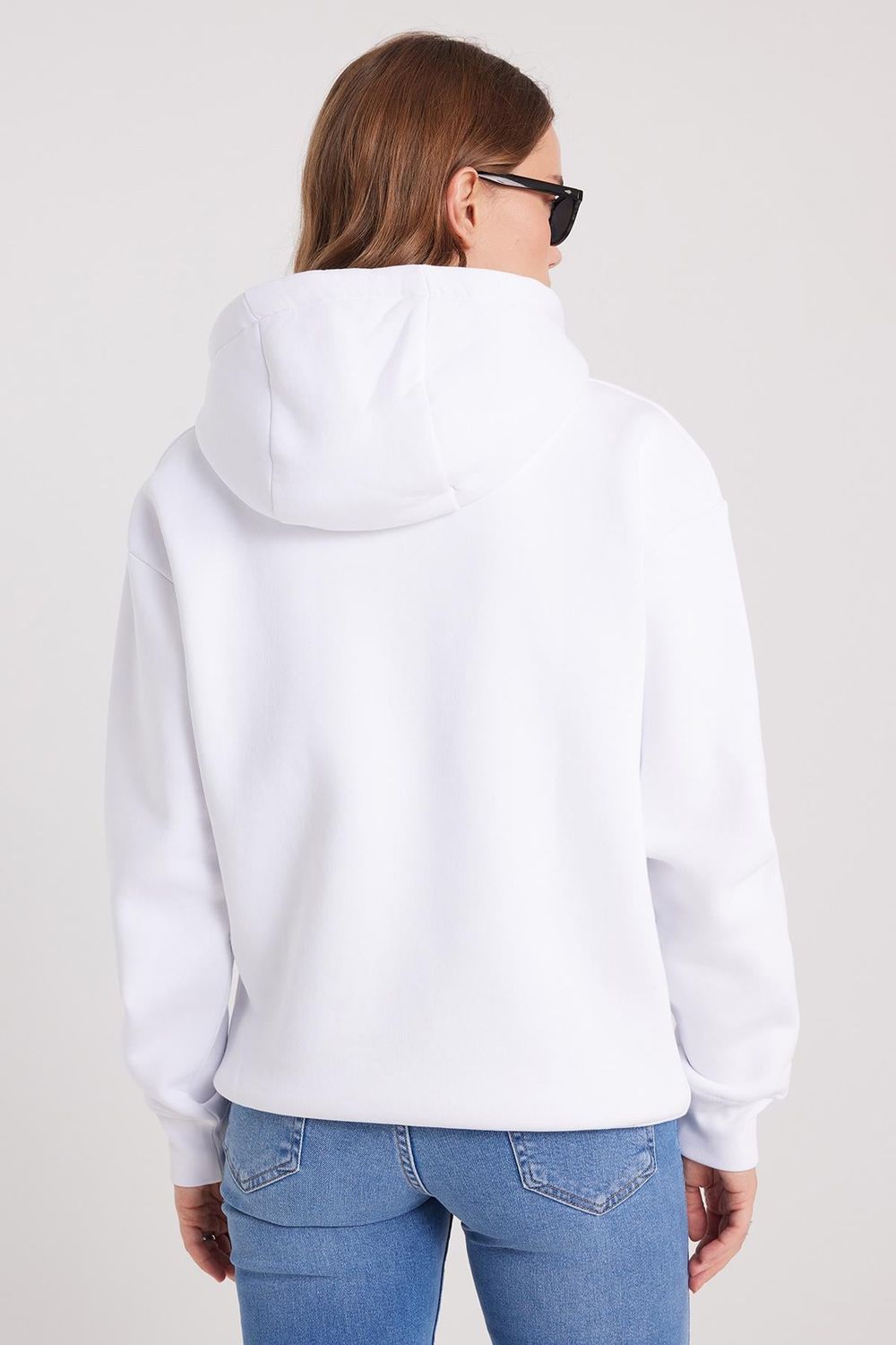 Kadın Oversize Geniş Kesim Pamuklu Yumuşak Dokulu İçi Polarlı Baskılı Beyaz Kapüşonlu Sweatshirt