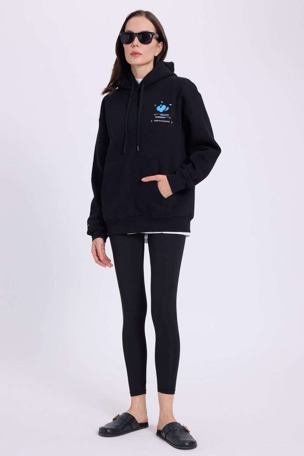 Kadın Oversize Geniş Kesim Pamuklu Yumuşak Dokulu İçi Polarlı Baskılı Siyah Kapüşonlu Sweatshirt