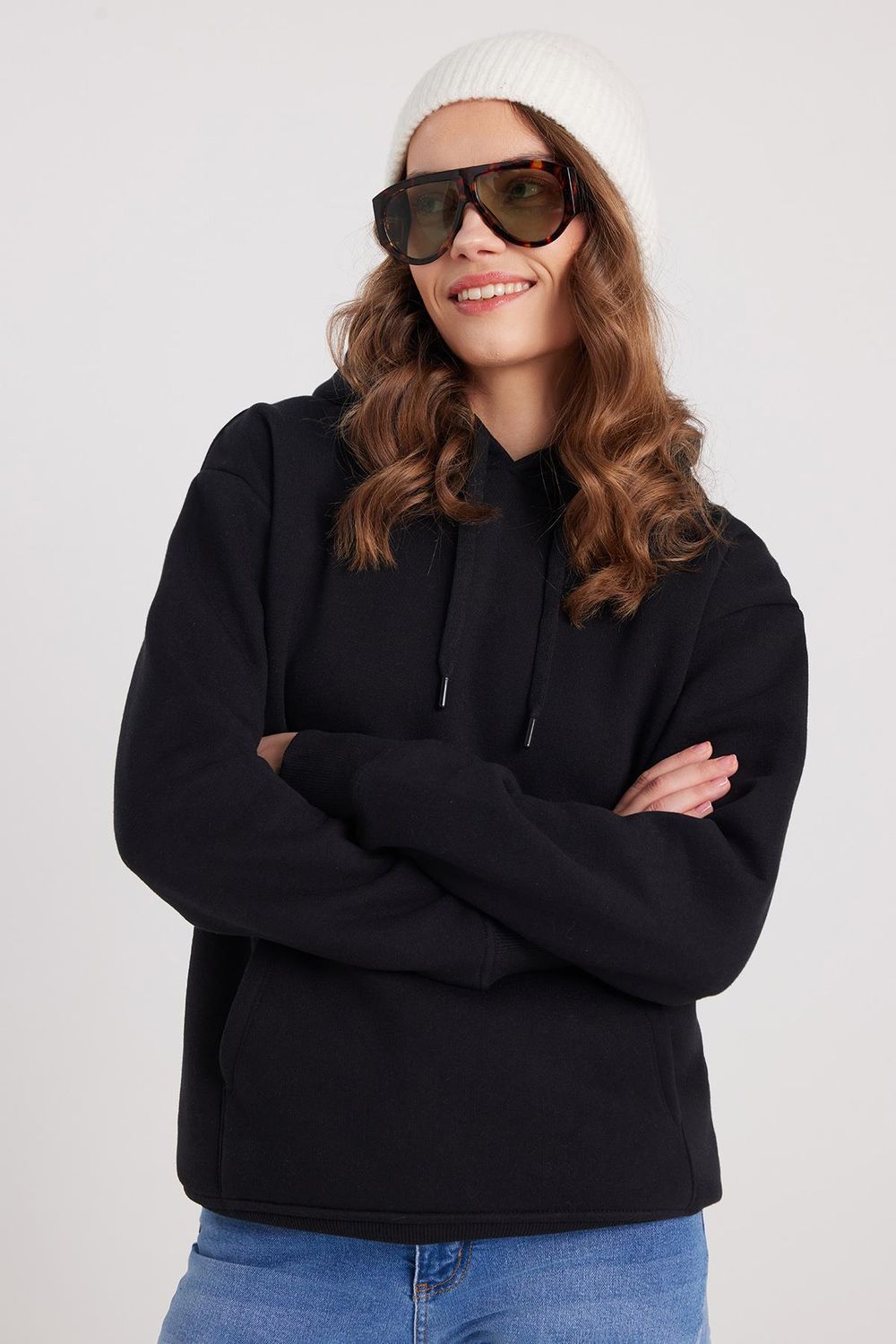 Kadın Oversize Geniş Kesim Pamuklu Yumuşak Dokulu İçi Polarlı Basic Siyah Kapüşonlu Sweatshirt