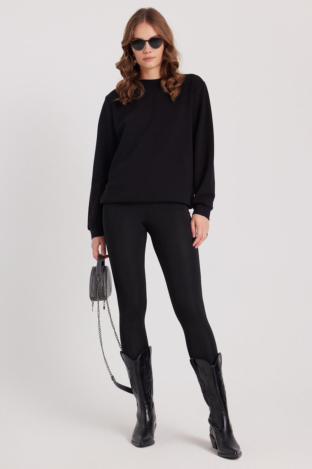Kadın Oversize Geniş Kesim Pamuklu Basic Siyah Bisiklet Yaka Sweatshirt