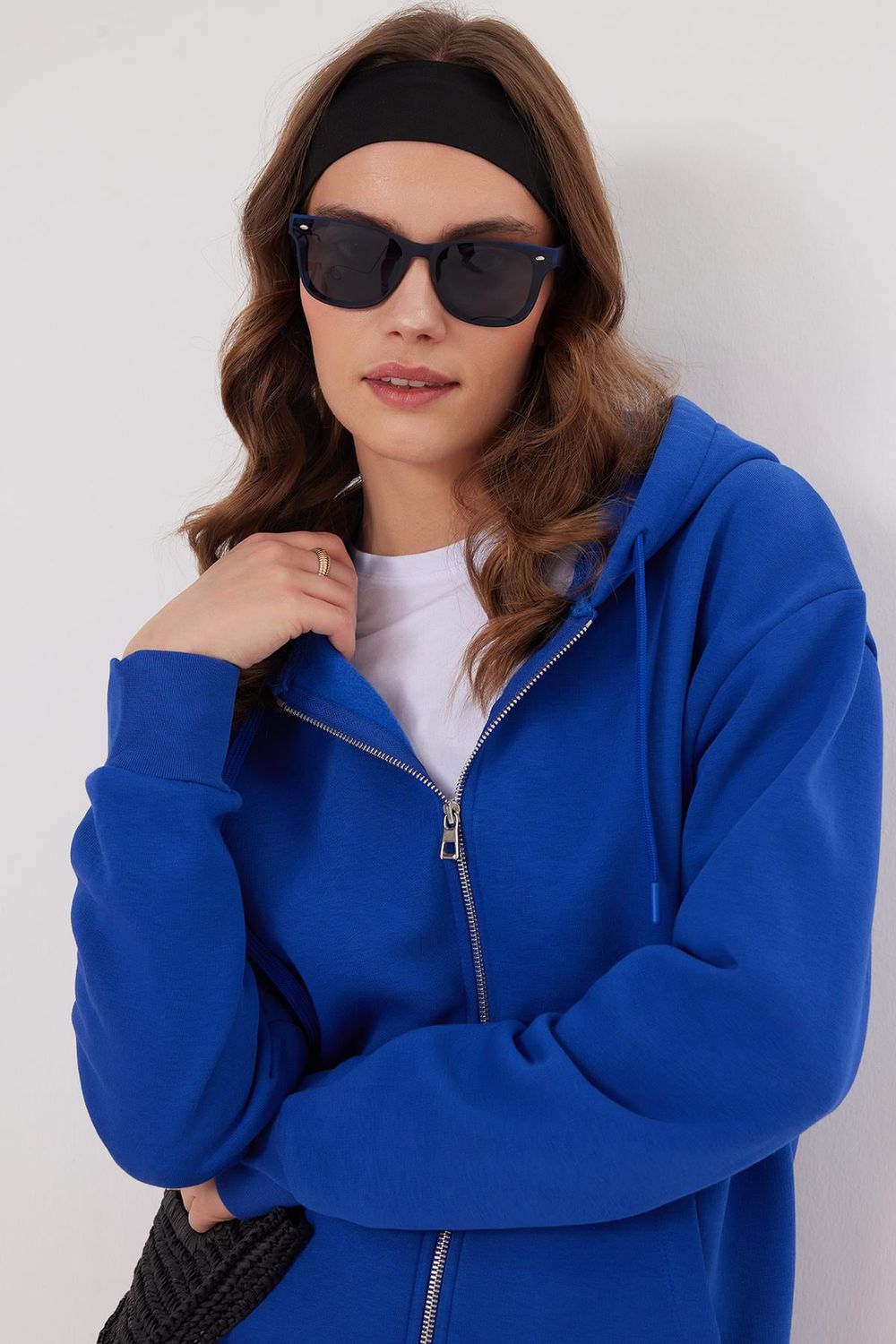 Kadın Relax Fit Rahat Kesim Pamuklu İçi Polarlı Çift Cepli Tam Fermuarlı Siyah Kapüşonlu Sweatshirt