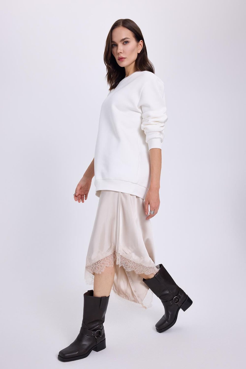 Kadın Oversize Geniş Kesim Bisiklet Yaka Basic Sweatshirt