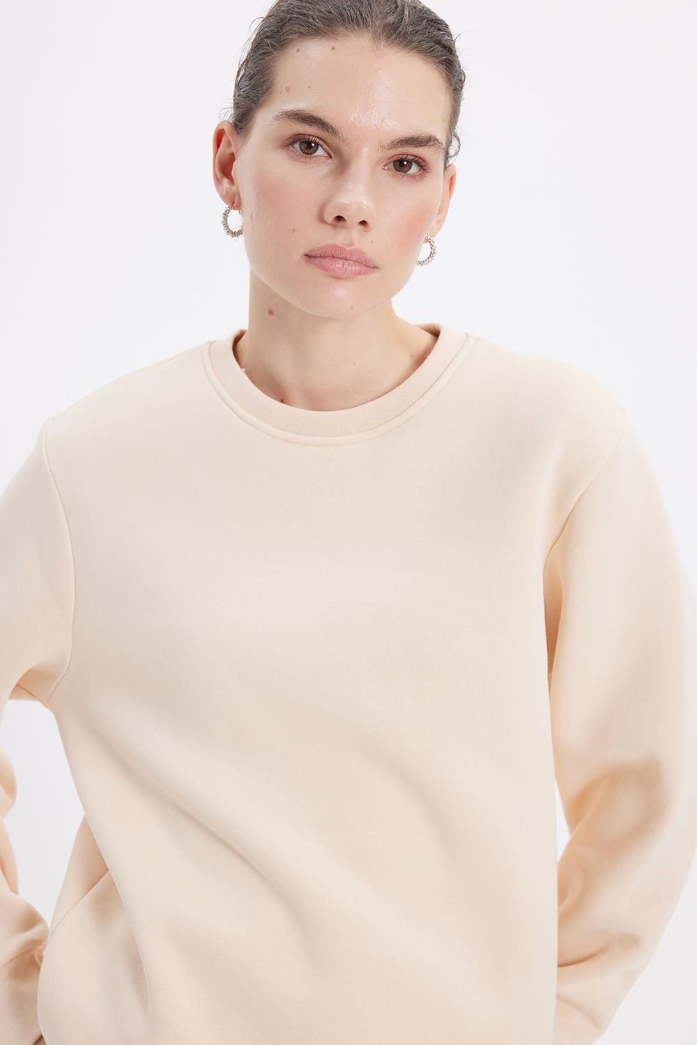 Kadın Oversize Geniş Kesim Pamuklu Yumuşak Dokulu İçi Polarlı Basic Bej Bisiklet Yaka Sweatshirt