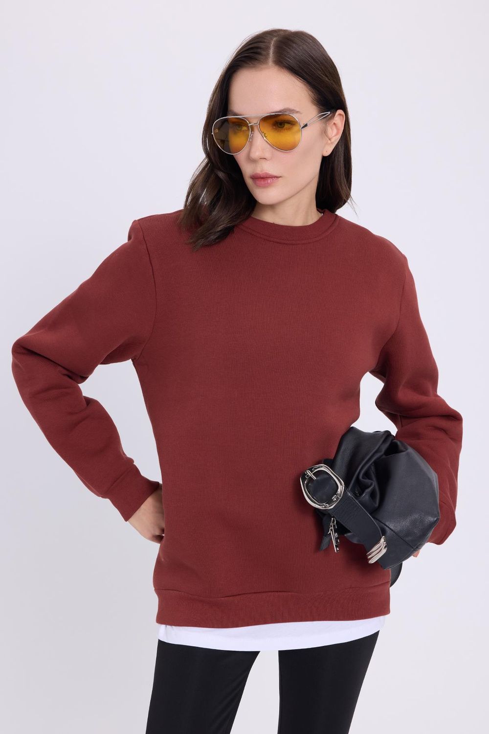 Kadın Oversize Geniş Kesim Pamuklu Yumuşak Dokulu İçi Polarlı Basic Kiremit Bisiklet Yaka Sweatshirt