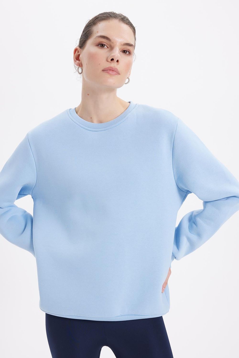 Kadın Oversize Geniş Kesim Pamuklu Yumuşak Dokulu İçi Polarlı Basic Mavi Bisiklet Yaka Sweatshirt